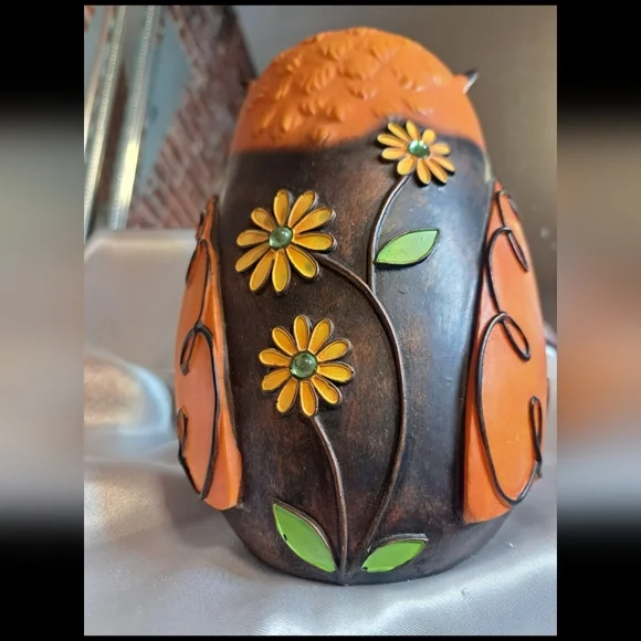 Alluring Blue eyed Owl - Picture 6 of 6